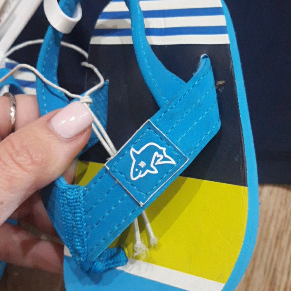 9M Swim Set Trunks, Flip Flops & Rash Guard - Picture 7 of 8